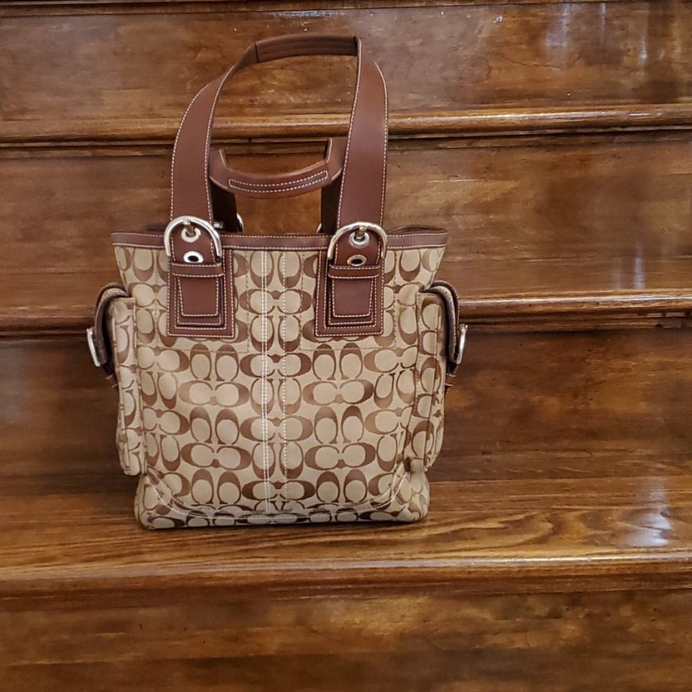 Coach Signatre Purse